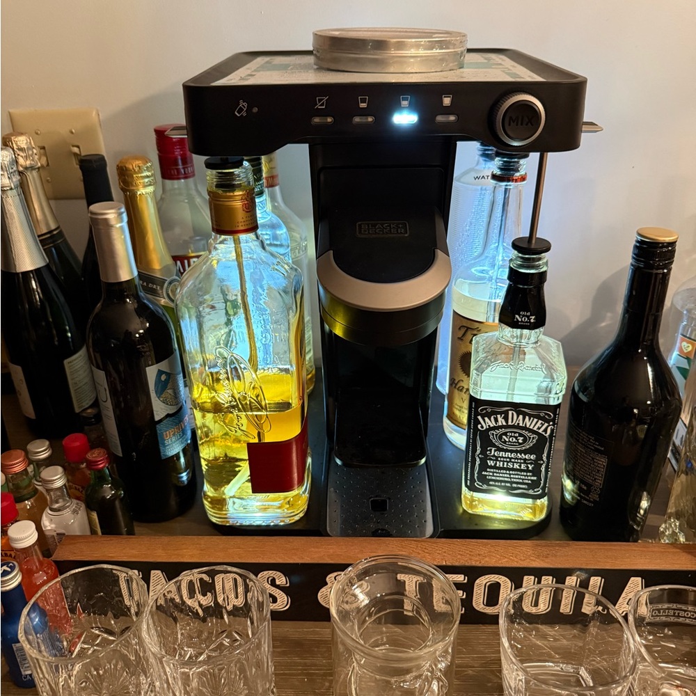 Black & Decker Black Cocktail Maker and drink pods